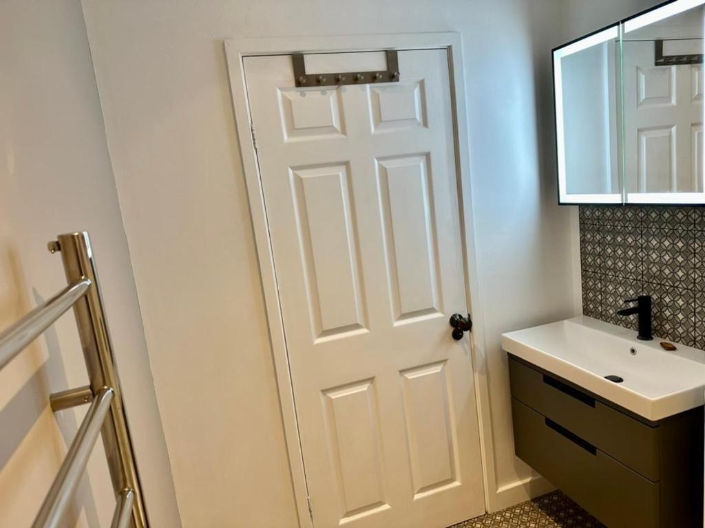 The Retreat, Luxury Studio Apartment In Bath With Parking Εξωτερικό φωτογραφία